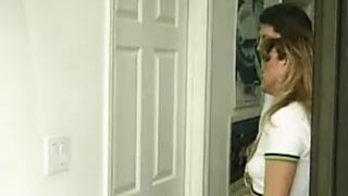 Сучка сосет черному другу своего парня